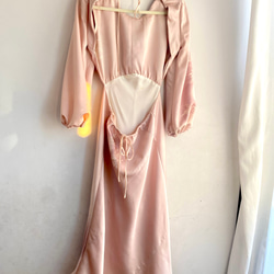 着物リメイク ソフトピンク袖付きオープンバックワンピース　 6枚目の画像