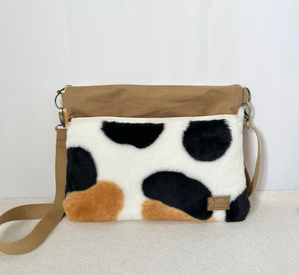 〈マチなし〉三毛猫　ボアサコッシュ　ショルダーバック akaneko  ファー　ハンドメイド　アニマルボア　猫バッグ 2枚目の画像