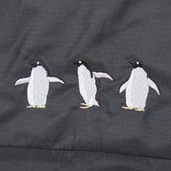 シロクマとペンギン刺繍のブランケット 2枚目の画像