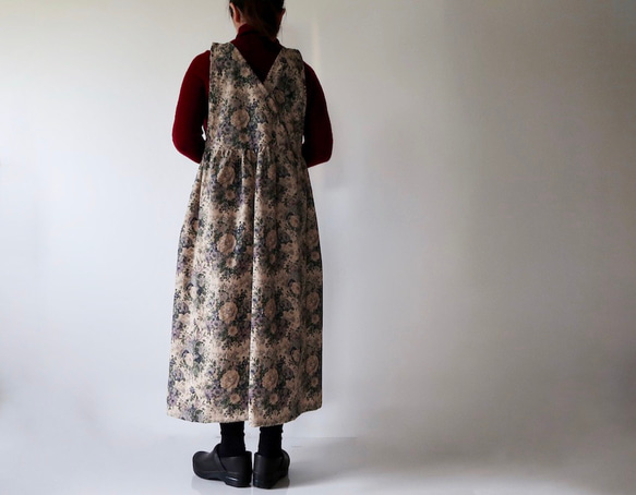 再販開始//野ばら**アンティーク花束*Blue　*ギャザーポケット　前後２way着回し　エプロンワンピース　 7枚目の画像