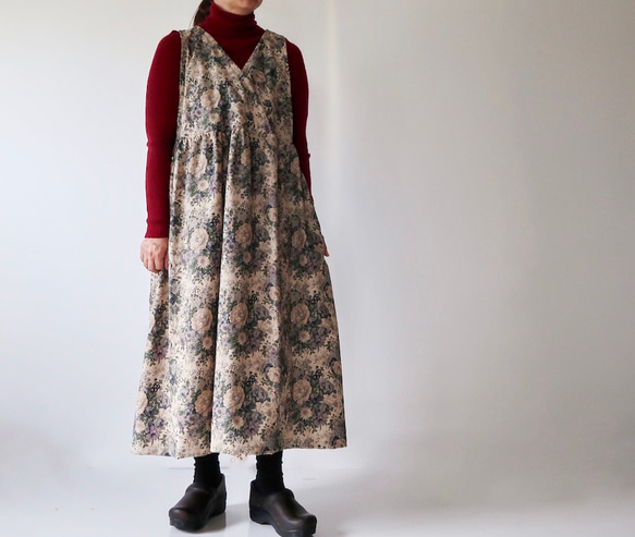 再販開始//野ばら**アンティーク花束*Blue　*ギャザーポケット　前後２way着回し　エプロンワンピース　 8枚目の画像
