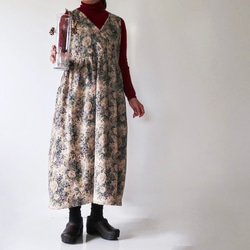 再販開始//野ばら**アンティーク花束*Blue　*ギャザーポケット　前後２way着回し　エプロンワンピース　 2枚目の画像