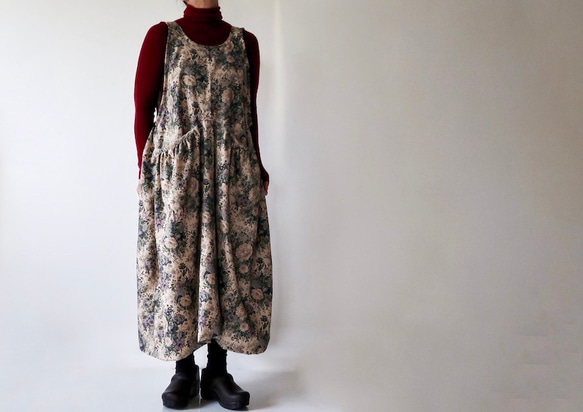 再販開始//野ばら**アンティーク花束*Blue　*ギャザーポケット　前後２way着回し　エプロンワンピース　 4枚目の画像