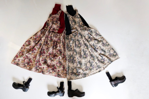 再販開始//野ばら**アンティーク花束*Blue　*ギャザーポケット　前後２way着回し　エプロンワンピース　 1枚目の画像