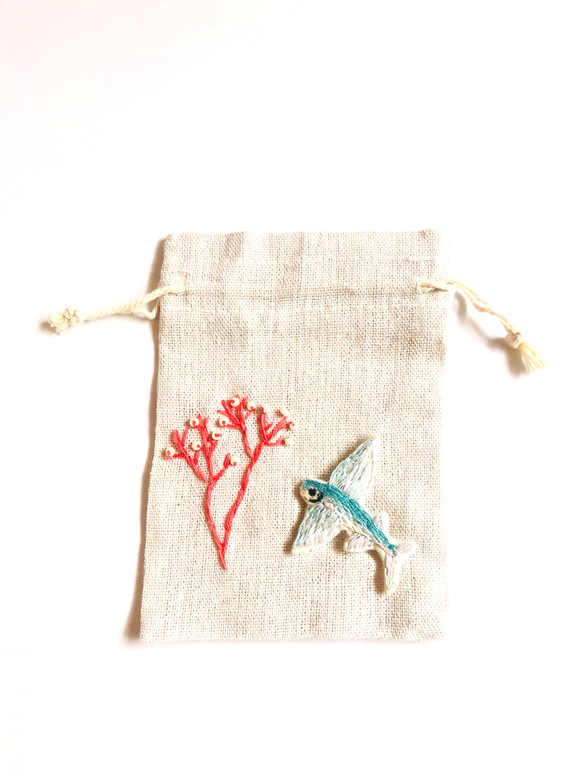 手縫い刺繍　トビウオのミニ巾着　オーダー品 2枚目の画像