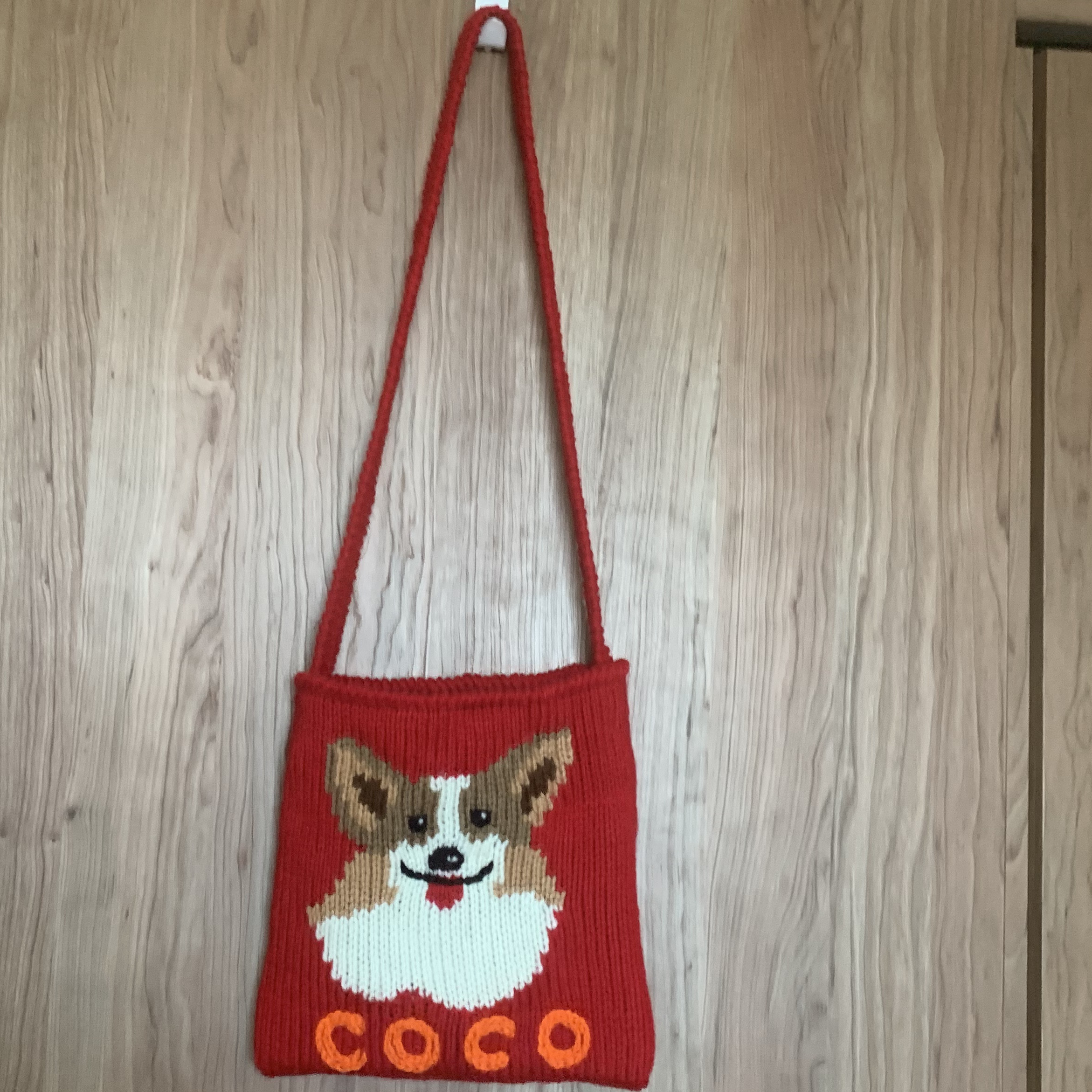 わんこお散歩ポシェット　手編み　犬イラスト　オーダーメイド　名前入れ（コーギー）