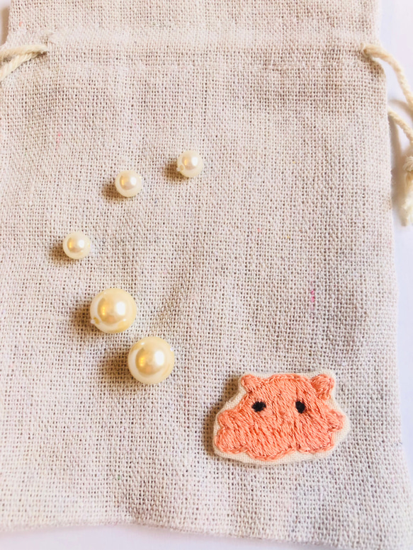 手縫い刺繍　メンダコとパールの巾着　オーダー品 3枚目の画像