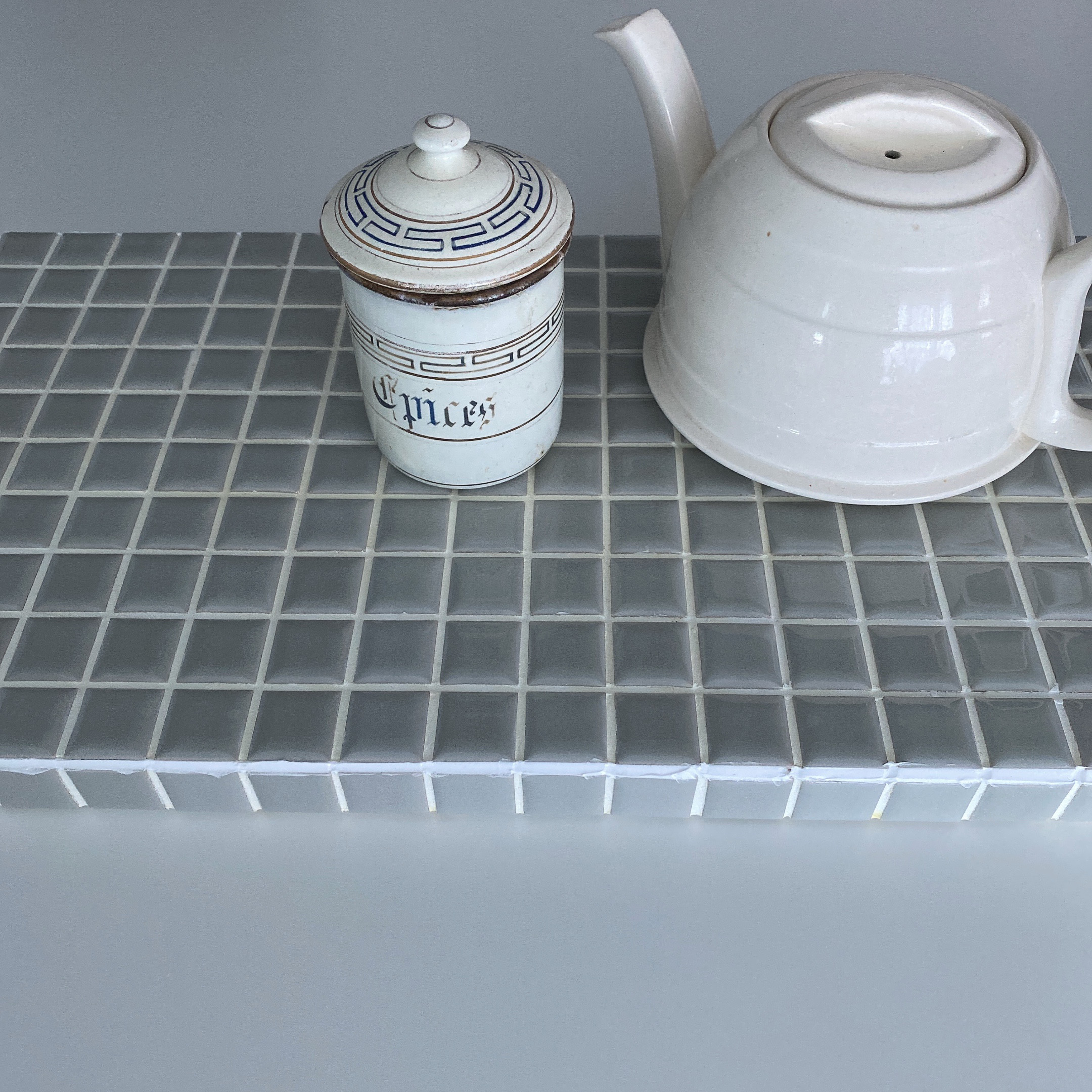 韓国インテリア　キッチンや洗面所等におすすめ！アクセサリー台　タイルプレート