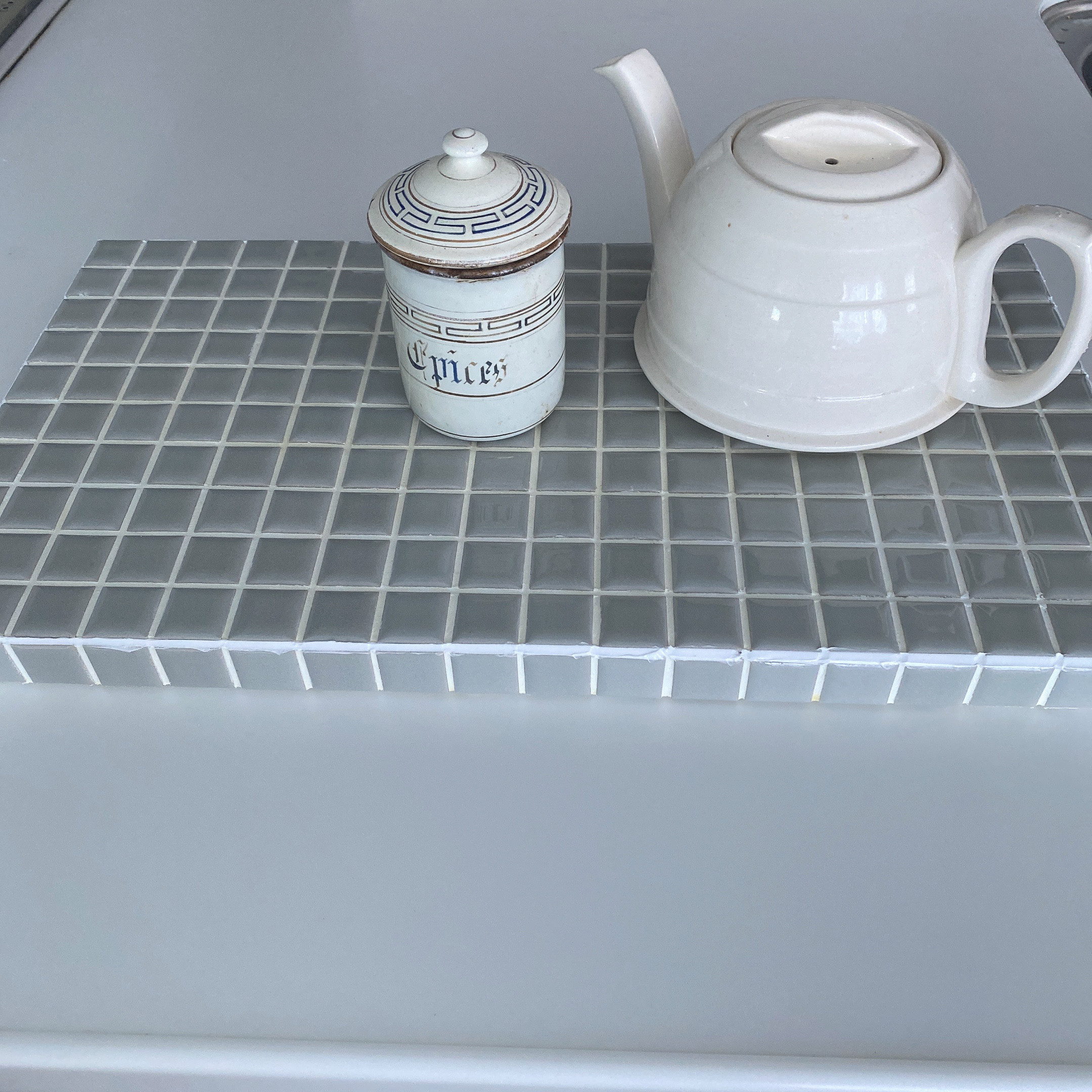 韓国インテリア　キッチンや洗面所等におすすめ！アクセサリー台　タイルプレート