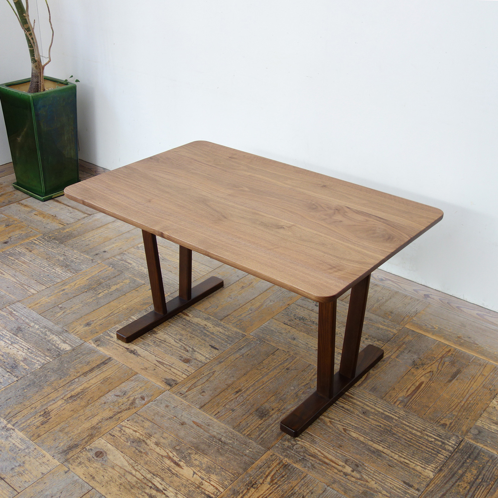 LDテーブル (V字脚BR×ウォールナット)【W1150×D750×H620】