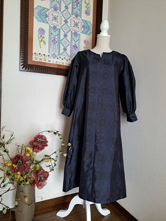 大島紬　ピンタックワンピースM 　着物リメイク 大島紬リメイク フロント、袖口、ピンタックワンピース | iichi