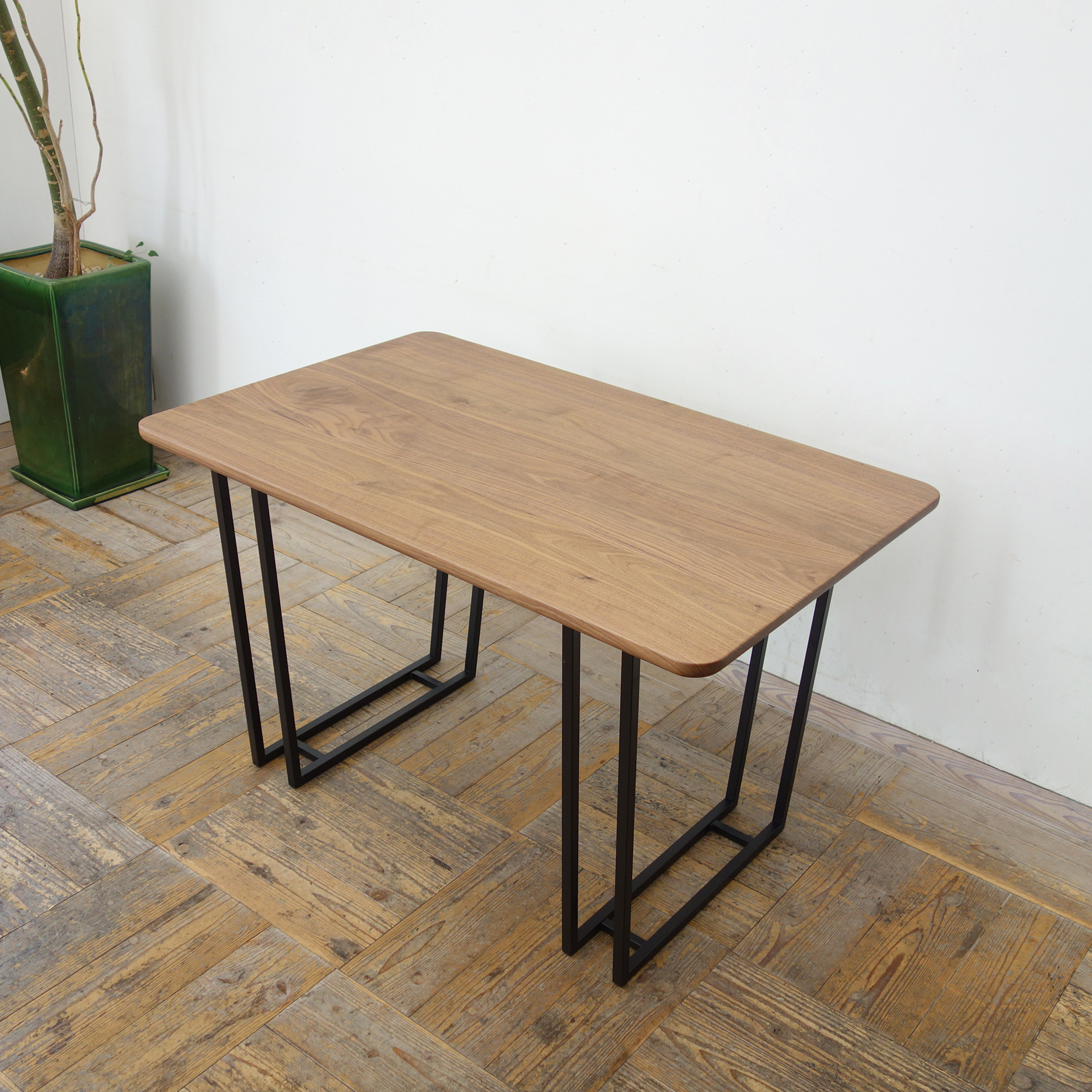 ダイニングテーブル (角フレーム脚×ウォールナット)【W1150×D750×H700】