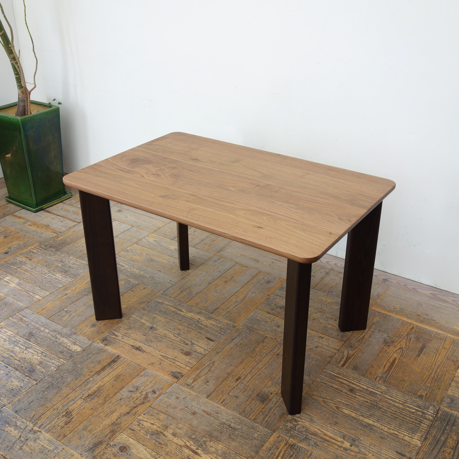 ダイニングテーブル (板脚BR×ウォールナット)【W1150×D750×H700】