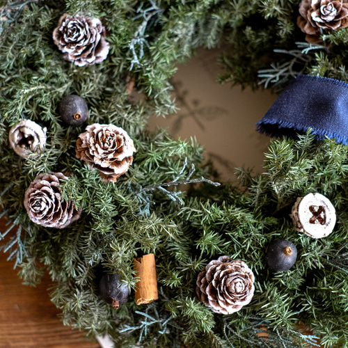 ＊ヒムロスギのもこもこクリスマスリース＊ 黒のビターなリース　30㌢ ヒムロスギのもこもこクリスマスリース＊ 黒のビターなリース 30㌢