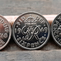 幸せのシックスペンスコイン イギリス  ラッキー6ペンス 3枚セット  1948年 1949年 1967年 デザイン 1枚目の画像
