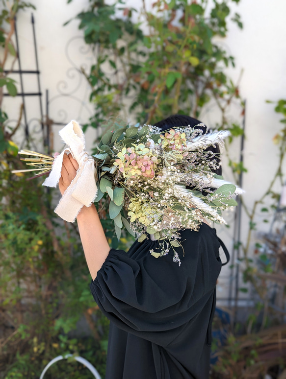 紫陽花水無月とかすみ草　ユーカリのナチュラルドライフラワーブーケ　スワッグ　花束 4枚目の画像