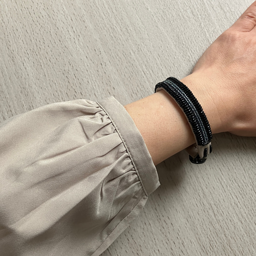 65 black×blue line 本革ビーズ刺繍ブレスレット 【受注制作