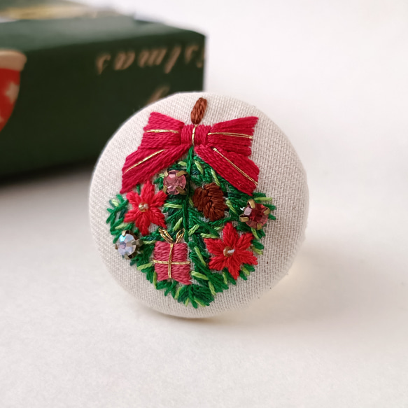 クリスマスリーススワッグの刺繍ブローチor刺繍ヘアゴム オーナメント
