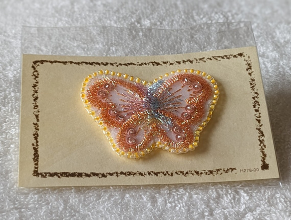 マグネットブローチ　蝶のモチーフ　ビーズ刺繍 2枚目の画像