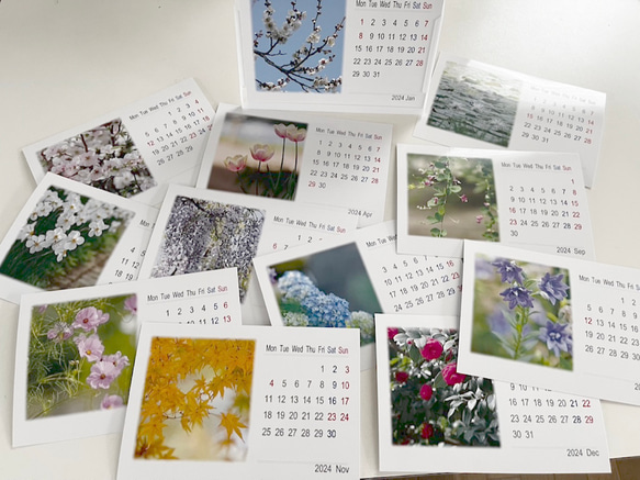 2024年カレンダー 日本の四季 月曜始まり（卓上、壁掛けケース付き） 2枚目の画像
