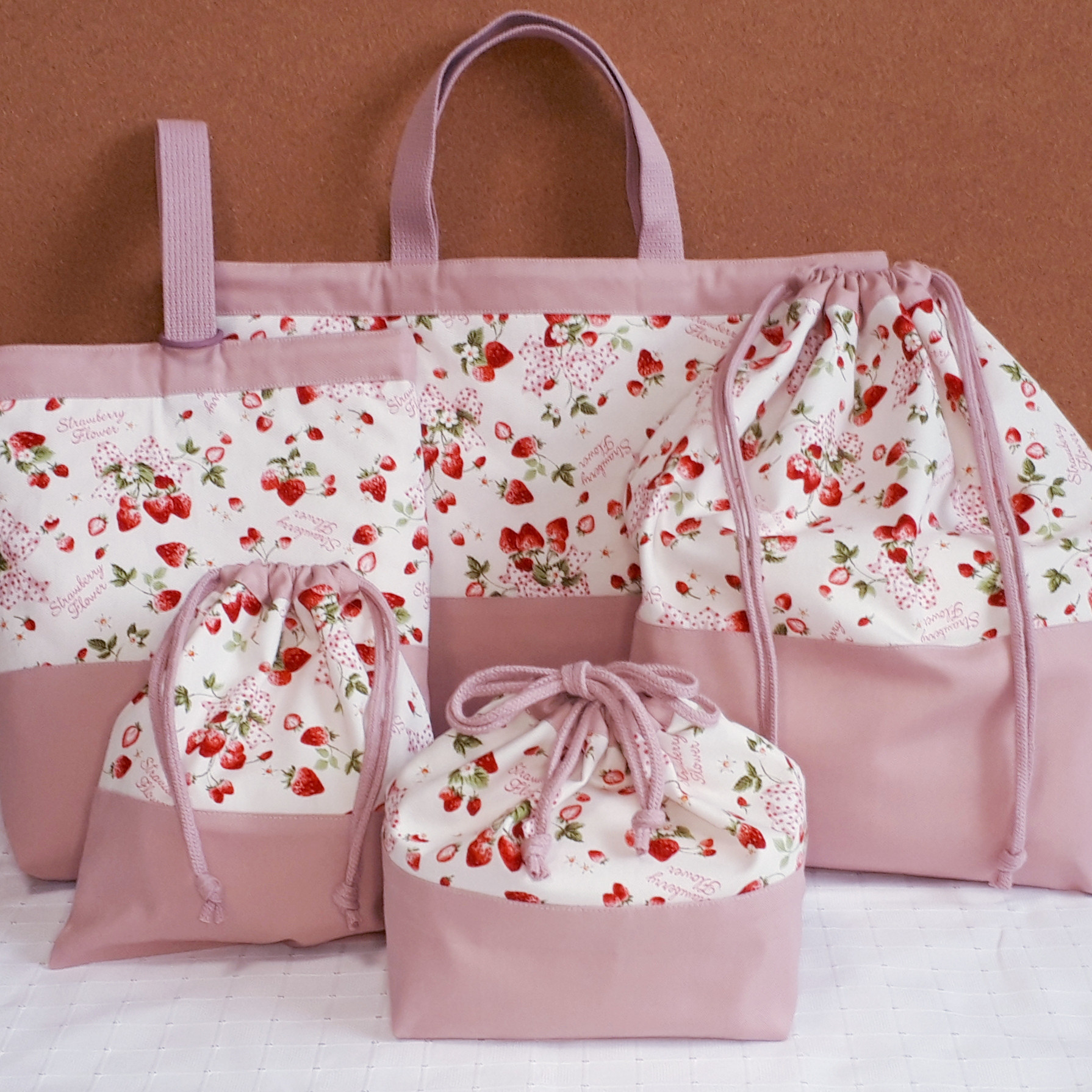 入園入学3点セット 【いちごベージュヌビ×くすみピンク】　女の子 入園入学 5点セット いちご柄×くすみピンク(3B) レッスンバッグ