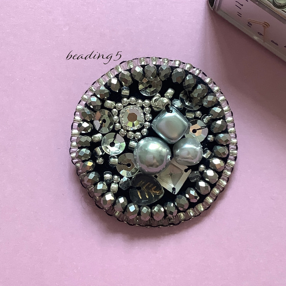 ビーズ刺繍のブローチ「ビジューブラック」(5y013) 2枚目の画像