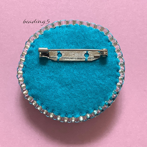 ビーズ刺繍のブローチ「ビジューブルー」(5y014) 3枚目の画像