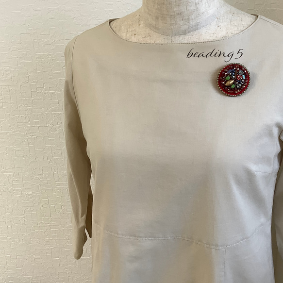 ビーズ刺繍のブローチ「レッド」(5y015) 4枚目の画像
