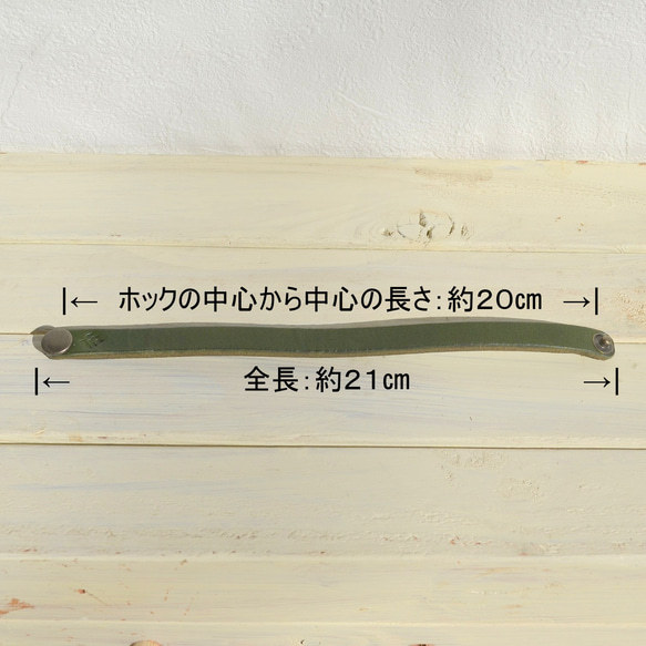 シンプル　栃木レザーブレスレット　リーフ刻印入り　Lサイズ　グリーン　栃木レザー　 3枚目の画像