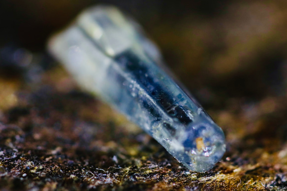サファイアクリスタル 1.66カラット ライトブルーの美しい天然原石スリランカ原産 5枚目の画像