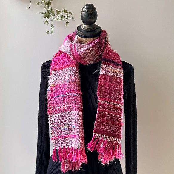大人可愛いピンク の 手織り ウールマフラー/防寒 プレゼント（23-01） 4枚目の画像
