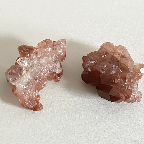 【コレクターズアイテム】赤水晶 モロッコ産レッドクォーツ ミニクラスター原石 ペア2個セット／摩洛哥