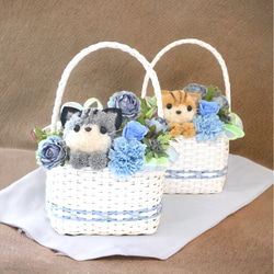 もこペット【猫・ブルーバスケット】プリザーブドフラワー カーネーション ねこ 花 ペット お供え 誕生日 フラワーギフト 1枚目の画像