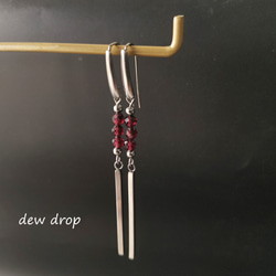 ガーネット クール＆スタイリッシュ ロング バー ダングル ピアス