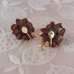 チョコレートカラー　お花のイヤリング　　ラインストーン 5枚目の画像