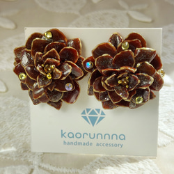 チョコレートカラー　お花のイヤリング　　ラインストーン 6枚目の画像