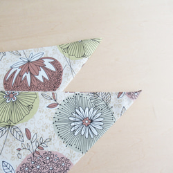 京都府産cotton　北欧風のいっぱい入る【leaf＆flower】一枚布の破れにくいあずま袋　５３×５３ｃｍ 3枚目の画像