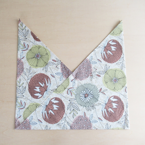 京都府産cotton　北欧風のいっぱい入る【leaf＆flower】一枚布の破れにくいあずま袋　５３×５３ｃｍ 2枚目の画像