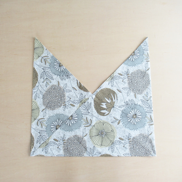 京都府産cotton　北欧風のいっぱい入る【leaf＆flower】一枚布の破れにくいあずま袋　５３×５３ｃｍ 2枚目の画像