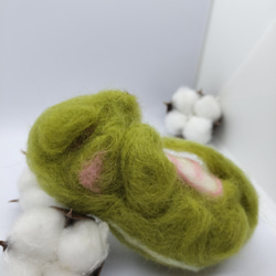 【ティラノサウルスの赤ちゃん】グリーン　ニュアンスカラー　羊毛フェルト　こども　プレゼント 2枚目の画像