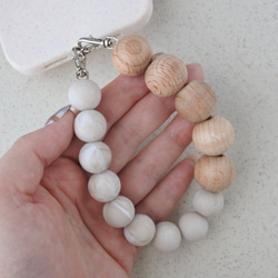 ハンドストラップ　スマホストラップ　ウッド　ストラップ　ストラップホルダー　木　スマホ　ウッドビーズ　手首　落下防止 4枚目の画像