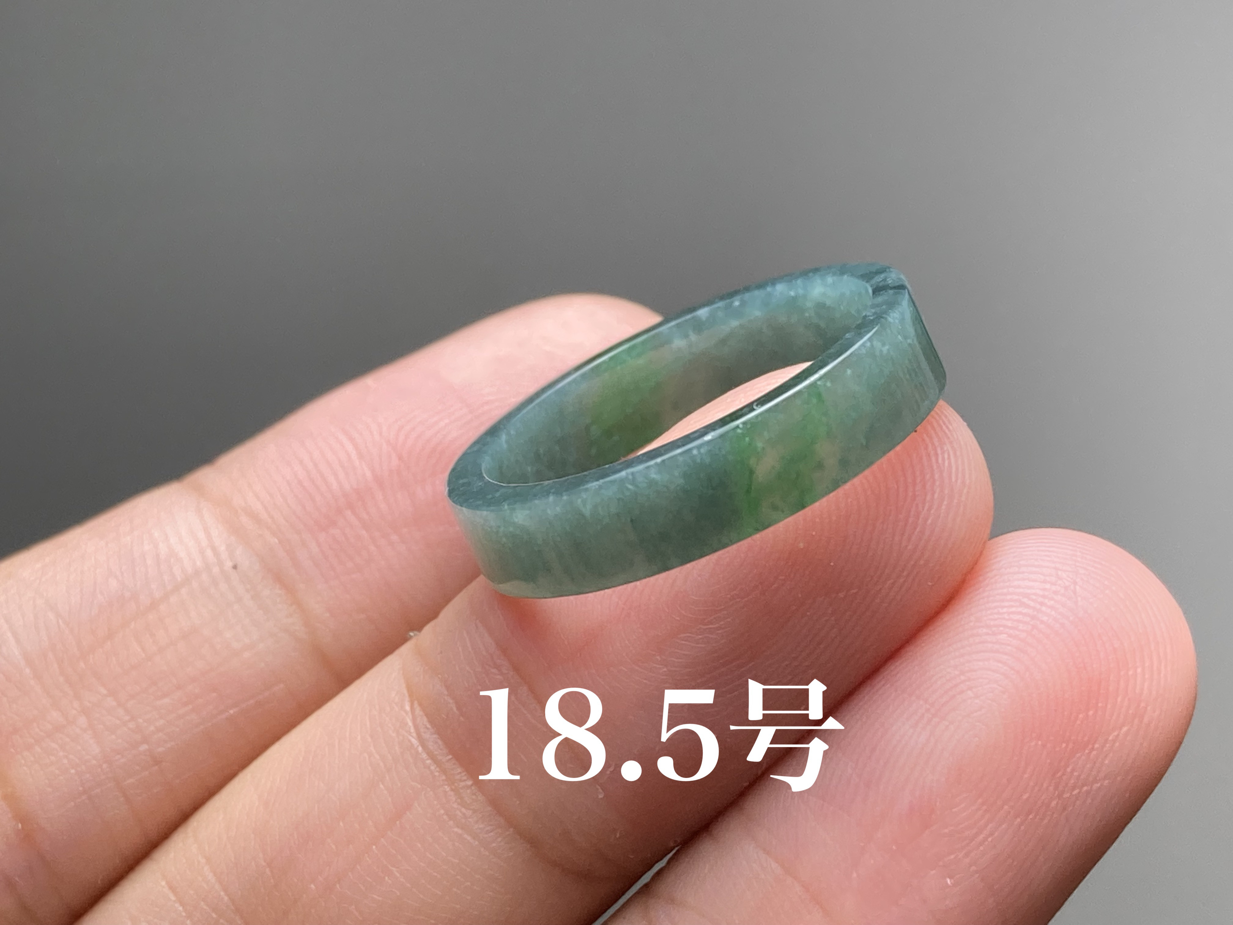 本翡翠 淡い緑が溶け込み くりぬきリング #19 6.68g A貨 天然無処理
