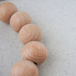 ハンドストラップ　スマホストラップ　ウッド　ストラップ　ストラップホルダー　木　スマホ　ウッドビーズ　手首　落下防止 3枚目の画像