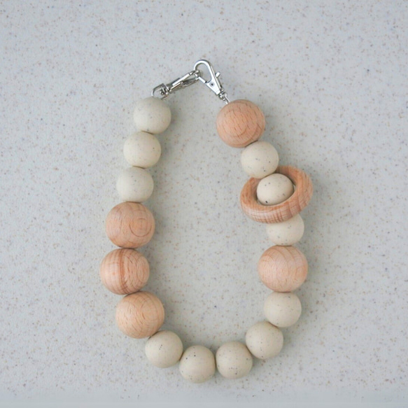 ハンドストラップ　スマホストラップ　ウッド　ストラップ　ストラップホルダー　木　スマホ　ウッドビーズ　手首　落下防止 2枚目の画像