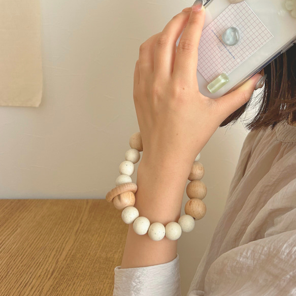ハンドストラップ　スマホストラップ　ウッド　ストラップ　ストラップホルダー　木　スマホ　ウッドビーズ　手首　落下防止 11枚目の画像