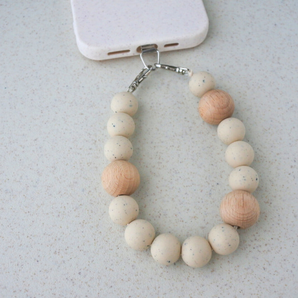 ハンドストラップ　スマホストラップ　ウッド　ストラップ　ストラップホルダー　木　スマホ　ウッドビーズ　手首　落下防止 4枚目の画像