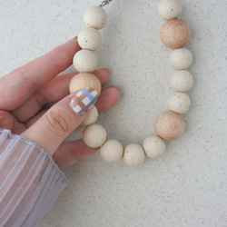 ハンドストラップ　スマホストラップ　ウッド　ストラップ　ストラップホルダー　木　スマホ　ウッドビーズ　手首　落下防止 3枚目の画像