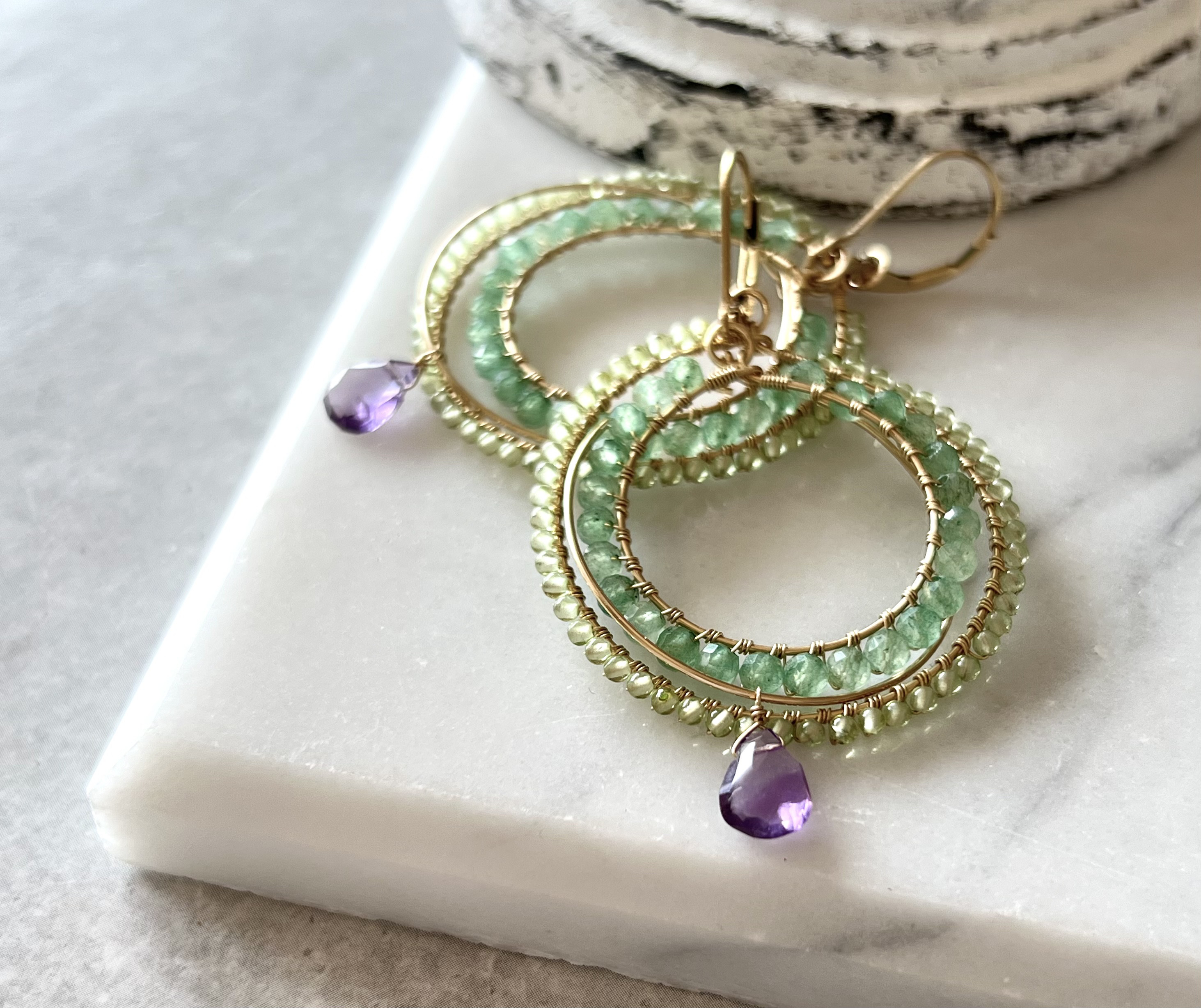 【再販】フープ 着せ替えチャーム/ピアス/イヤリング【アメジスト＆グリーンアベンチュリン＆ペリドット】14kgf セージ