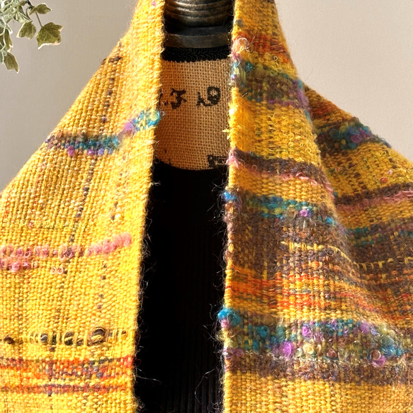 ビビットな黄色の 手織り ウールマフラー/防寒 プレゼント（23-02） 8枚目の画像