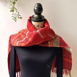ビビットな赤の 手織り ウールマフラー/防寒 プレゼント（23-03） 2枚目の画像